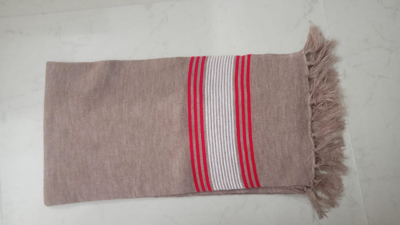 Hosiery Knitted Daffodil Muffler with Duet Design