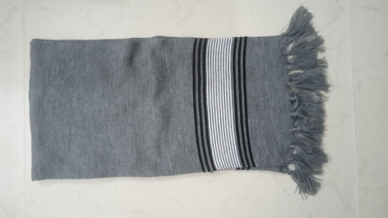 Hosiery Knitted Daffodil Muffler with Duet Design